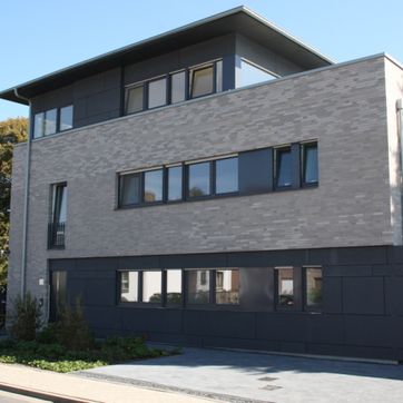 Neubau Klinker mit Fassadenplatten