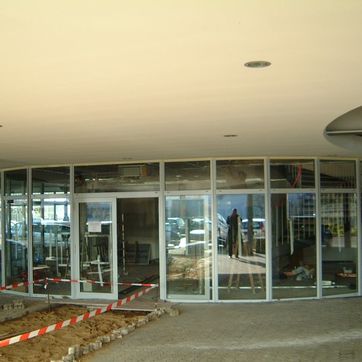 Geschäftseingang Autohaus