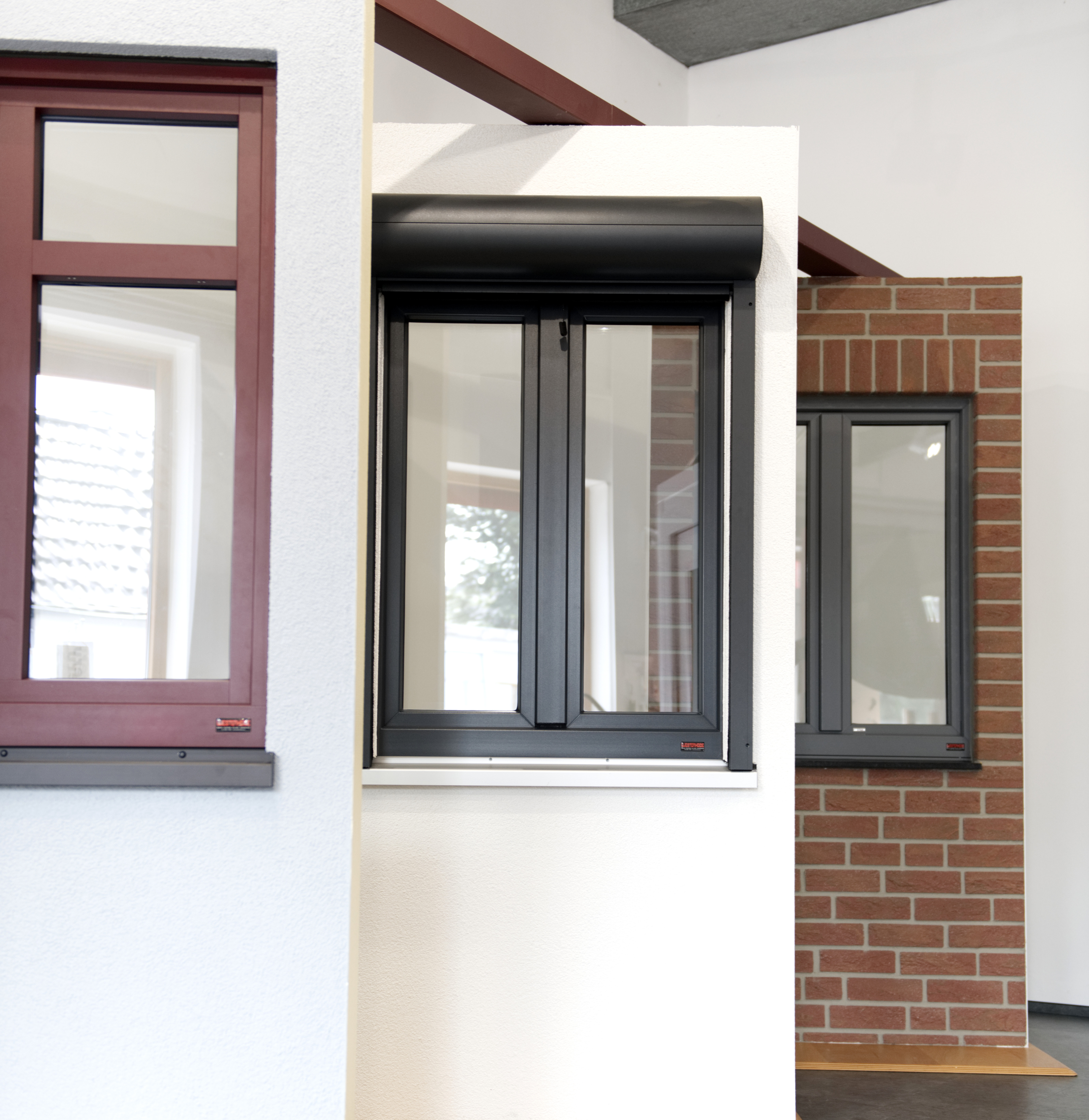 Weru Fenster in drei Varianten aus Kunststoff und Aluminium mit Sprossen und Stulpanschlüssen