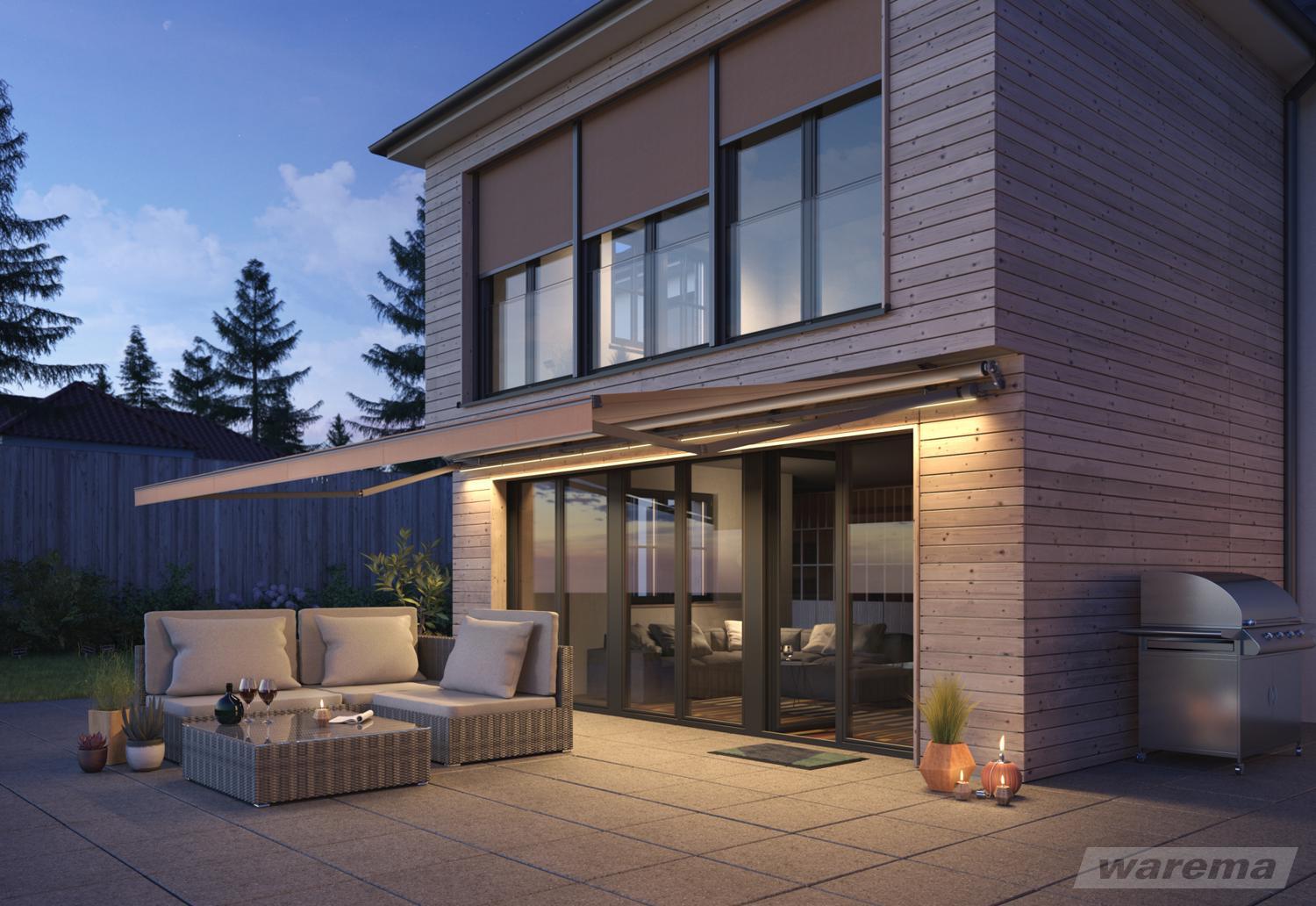 Sonnenmarkise an einer Hausfassade mit LED-Beleuchtung