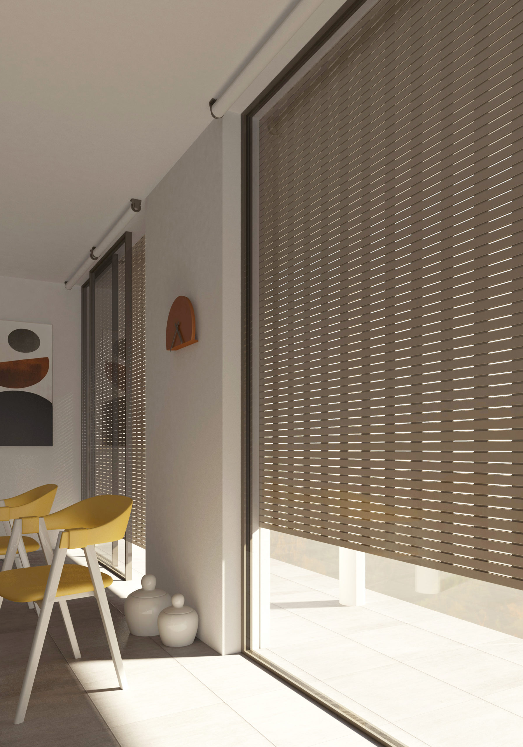 Zwei Rolladen mit individuellen Lichtschlitzen im Innenraum eines Hauses