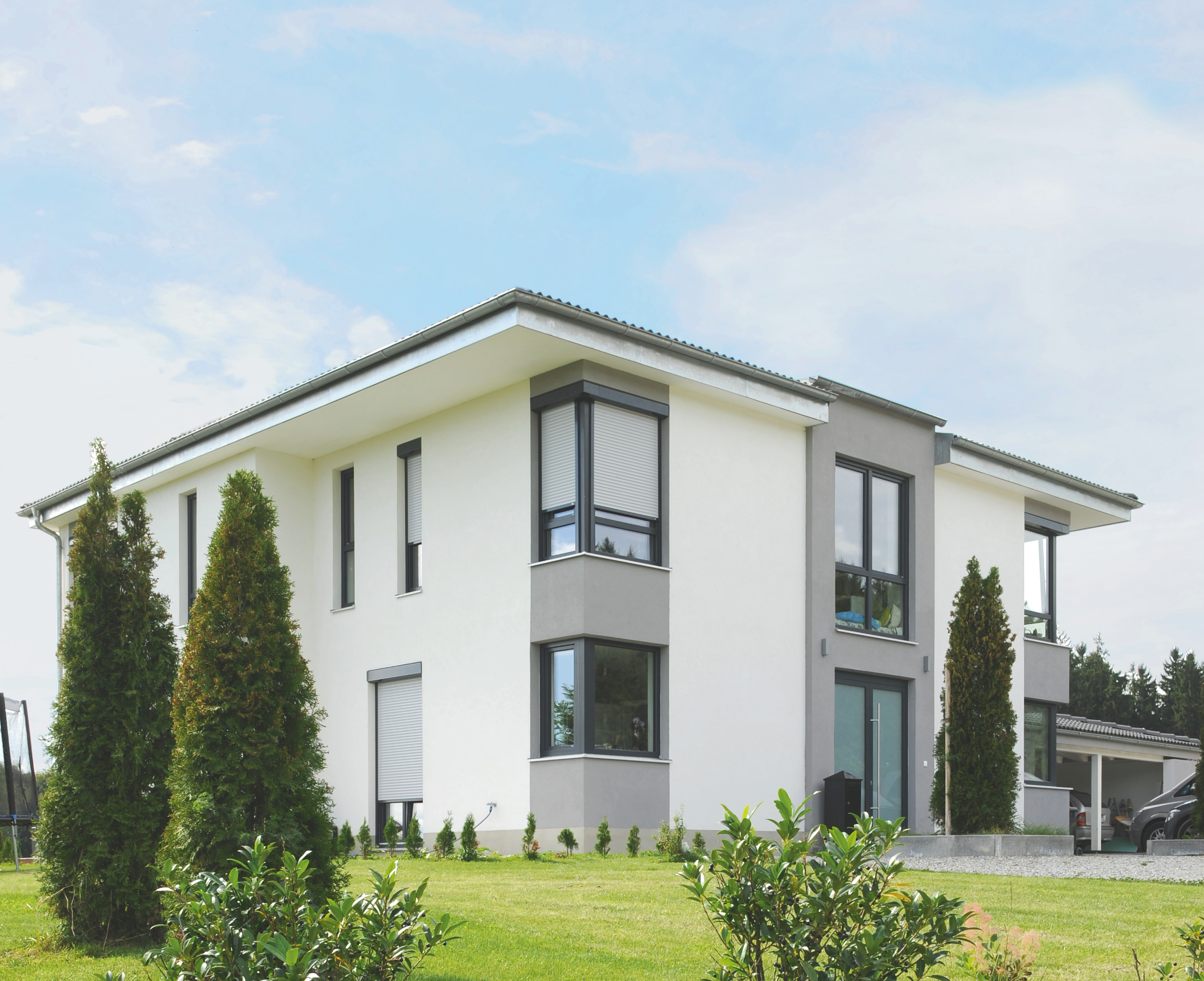 Roma Aluminium Vorbaurolladen an einem Neubau mit Wärmedämmverbundsystem