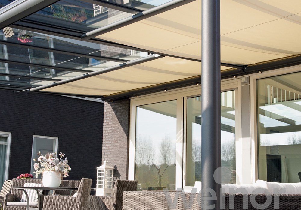 Weinor Terrassendächer Terrazza mit geteilter Wintergartenmarkise und LED-Spots
